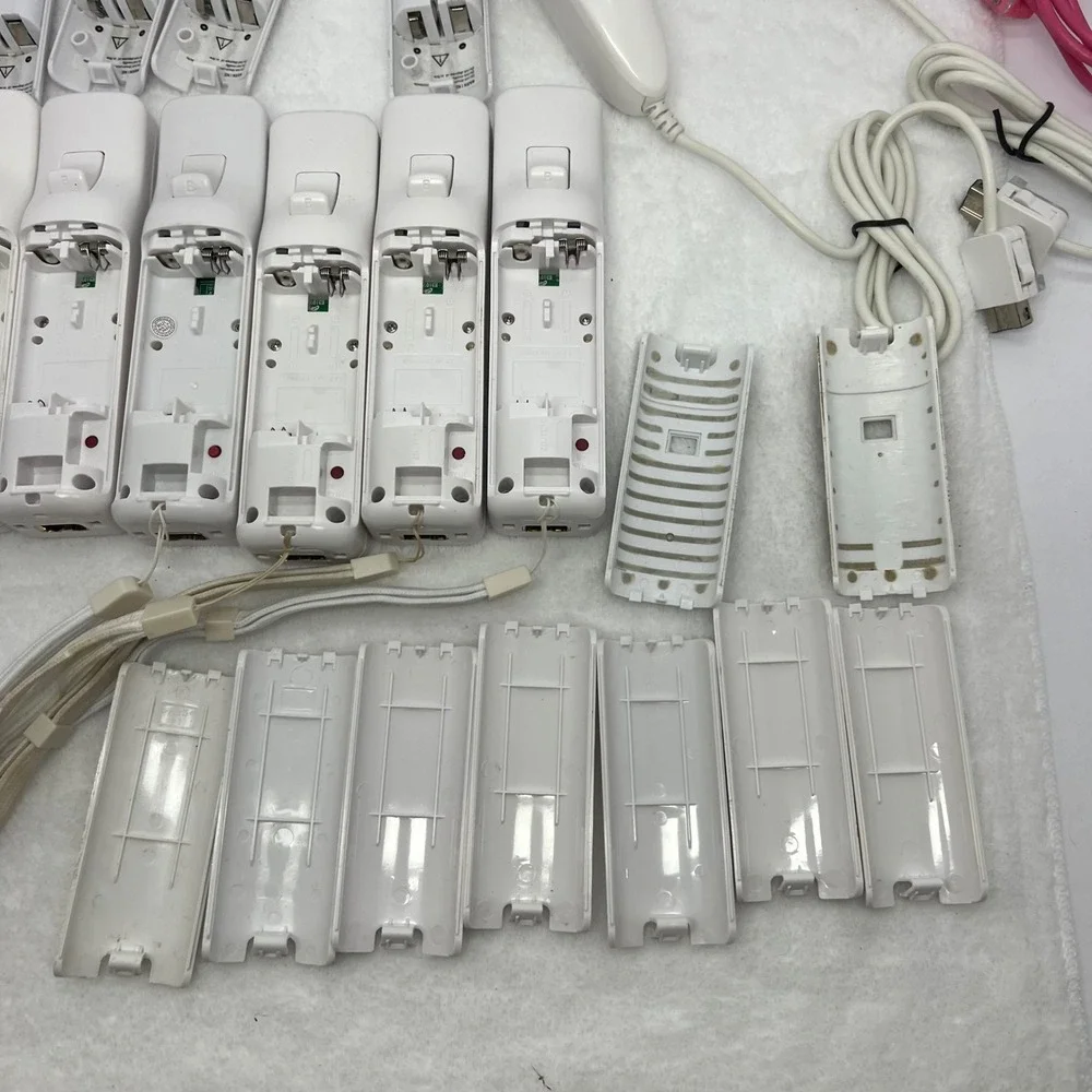 After Market Wii Accessory Bundle Lot White Fair Untested Remotes Nunchucks Dock